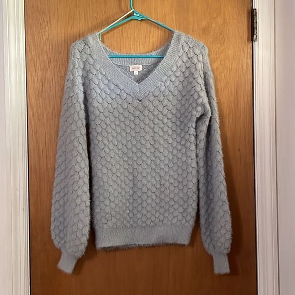 #6•DIZZY GAL•NWT GREY SCALE KNIT FUZZY V NECK PULLOVER SWEATER SIZE SMALL - Picture 6 of 10